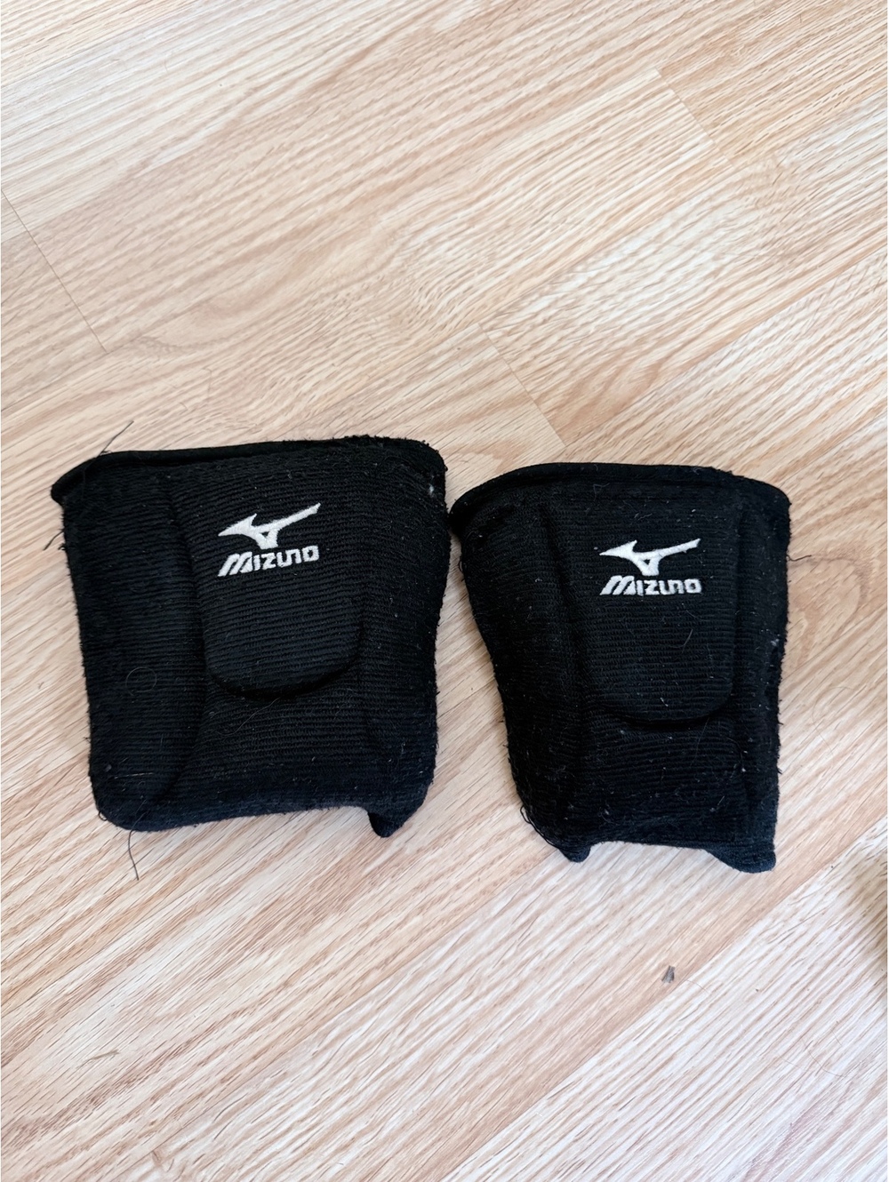 Mizuno Black Volleyball Knee Pads – Pair, Well Used